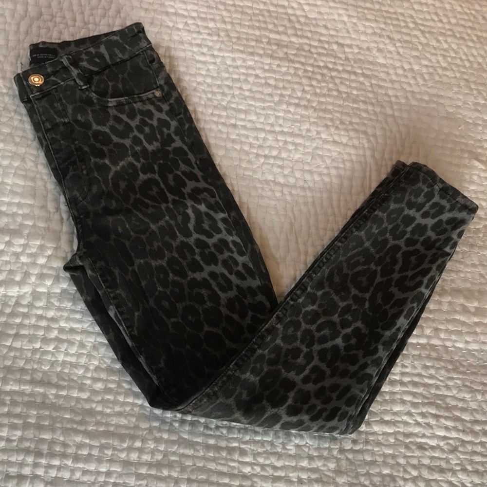 Zara High Waisted Leopard Jeans ♥︎